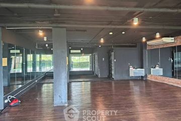 1 Bedroom Apartment for rent in Oriental Towers, Khlong Tan Nuea, Bangkok near BTS Thong Lo