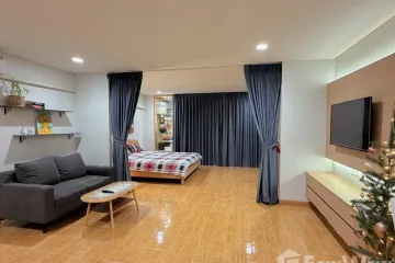1 Bedroom Condo for rent in Bangna Complex, Bang Na, Bangkok near MRT Si Iam