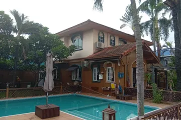 6 Bedroom Villa for sale in Nong Khang Phlu, Bangkok