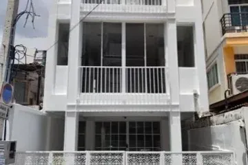 3 Bedroom Townhouse for sale in Din Daeng, Bangkok near MRT Phra Ram 9