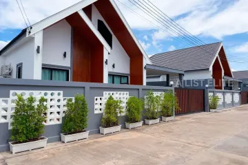 3 Bedroom House for sale in Na Kluea, Chonburi