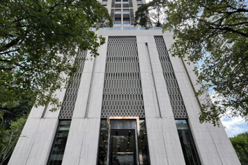 1 Bedroom Condo for sale in Khlong Tan Nuea, Bangkok near BTS Phrom Phong