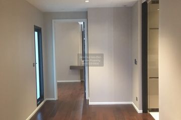 1 Bedroom Condo for sale in The Diplomat 39, Khlong Tan Nuea, Bangkok near BTS Phrom Phong