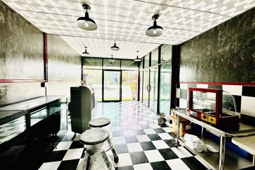 Commercial for rent in Khlong Song Ton Nun, Bangkok