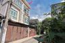 4 Bedroom Townhouse for sale in Huai Khwang, Bangkok near MRT Huai Khwang