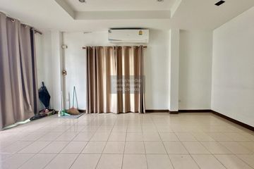 2 Bedroom Townhouse for sale in Tha Raeng, Bangkok