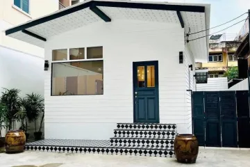 1 Bedroom Commercial for rent in Yan Nawa, Bangkok