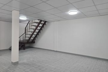 3 Bedroom Townhouse for sale in Huai Khwang, Bangkok