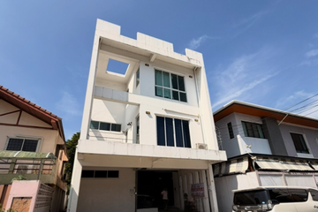 Office for rent in Bang Kapi, Bangkok near MRT Pradit Manutham