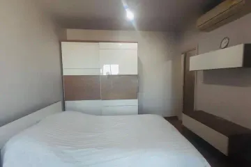 2 Bedroom Condo for rent in Hive Taksin, Khlong Ton Sai, Bangkok near BTS Wongwian Yai