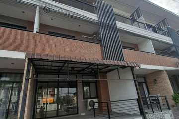 3 Bedroom Townhouse for sale in Ban Waen, Chiang Mai