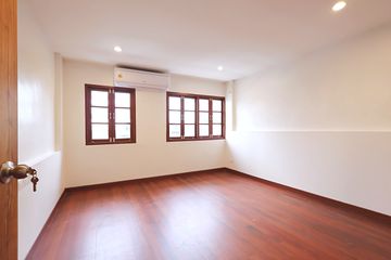 2 Bedroom Townhouse for rent in Khlong Toei Nuea, Bangkok near BTS Ploen Chit
