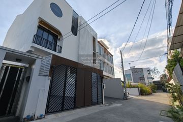 4 Bedroom Townhouse for sale in Khlong Chaokhun Sing, Bangkok