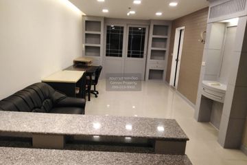 1 Bedroom Condo for sale in Silom, Bangkok near BTS Saphan Taksin