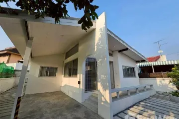 3 Bedroom House for rent in Chorakhe Bua, Bangkok