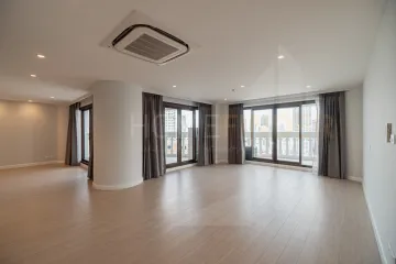 2 Bedroom Condo for rent in Silom, Bangkok near BTS Saphan Taksin