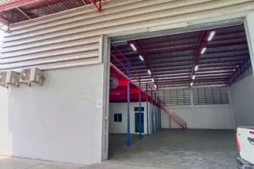 Warehouse / Factory for rent in Thap Yao, Bangkok