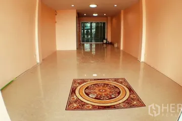 3 Bedroom Commercial for sale in Lat Sawai, Pathum Thani