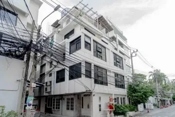 7 Bedroom Office for rent in Silom, Bangkok near MRT Silom