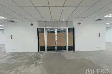 Office for rent in Suriyawong, Bangkok near BTS Sala Daeng