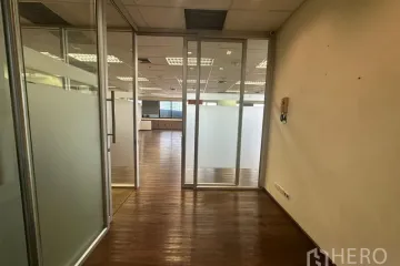 Office for rent in Suriyawong, Bangkok near BTS Sala Daeng