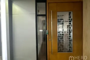 Office for rent in Suriyawong, Bangkok near BTS Sala Daeng