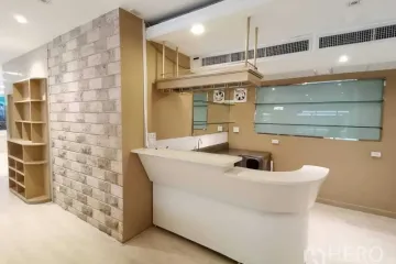 Warehouse / Factory for rent in Lumpini, Bangkok near BTS Chit Lom