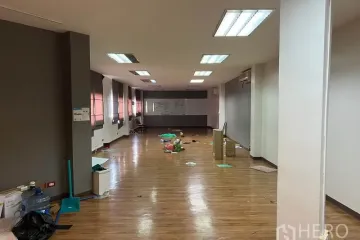 Office for rent in Phra Khanong Nuea, Bangkok near BTS Phra Khanong