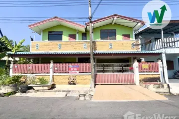 6 Bedroom House for sale in Khlong Si, Pathum Thani