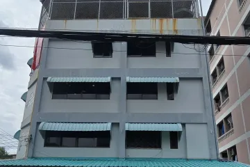 4 Bedroom House for rent in Huai Khwang, Bangkok near MRT Huai Khwang