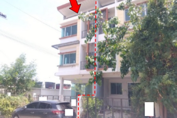 3 Bedroom Townhouse for sale in Thap Yao, Bangkok