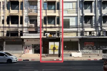 4 Bedroom Commercial for rent in Chan Kasem, Bangkok near MRT Lat Phrao