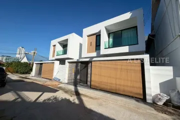 3 Bedroom House for rent in Na Kluea, Chonburi