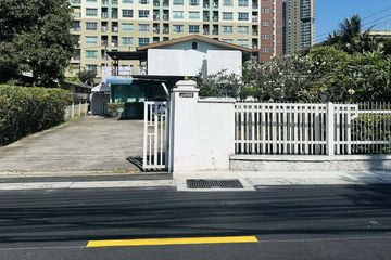 3 Bedroom Commercial for rent in Chan Kasem, Bangkok near MRT Chankasem