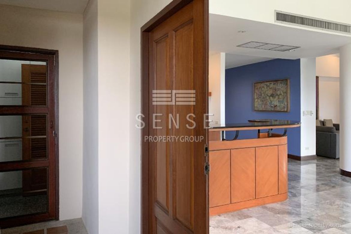 Rare 4 Bed Duplex for Rent at Raintree Village