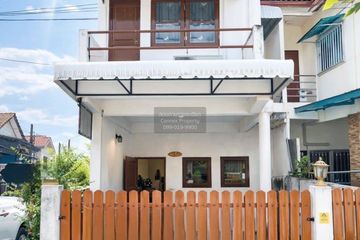 3 Bedroom Townhouse for sale in Tha Raeng, Bangkok