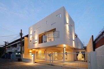 3 Bedroom Townhouse for rent in Phra Khanong Nuea, Bangkok