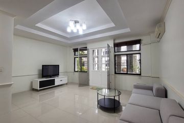 4 Bedroom Townhouse for rent in Khlong Toei Nuea, Bangkok near MRT Phetchaburi