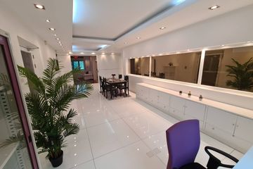 3 Bedroom Condo for rent in Khlong Toei Nuea, Bangkok near MRT Sukhumvit