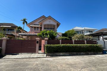 4 Bedroom House for sale in Phra Khanong, Bangkok