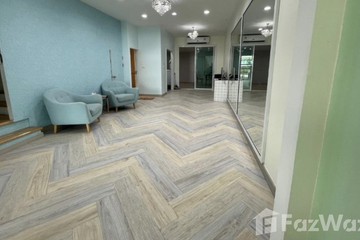 4 Bedroom Townhouse for Sale or Rent in Chan Kasem, Bangkok