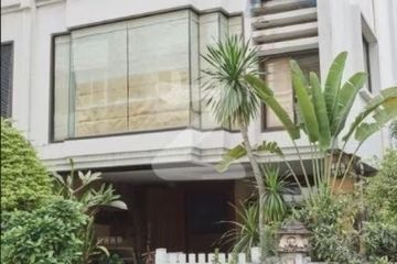 6 Bedroom Townhouse for sale in Wat Phraya Krai, Bangkok
