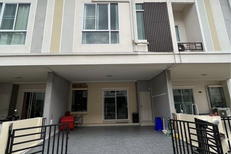 3 Bedroom Townhouse For Rent