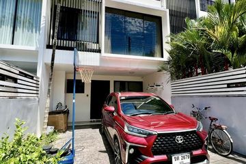 3 Bedroom Townhouse for rent in Choeng Thale, Phuket