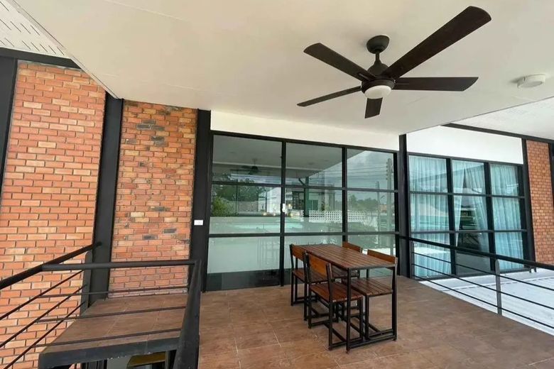 2 Bedroom Townhouse For Rent