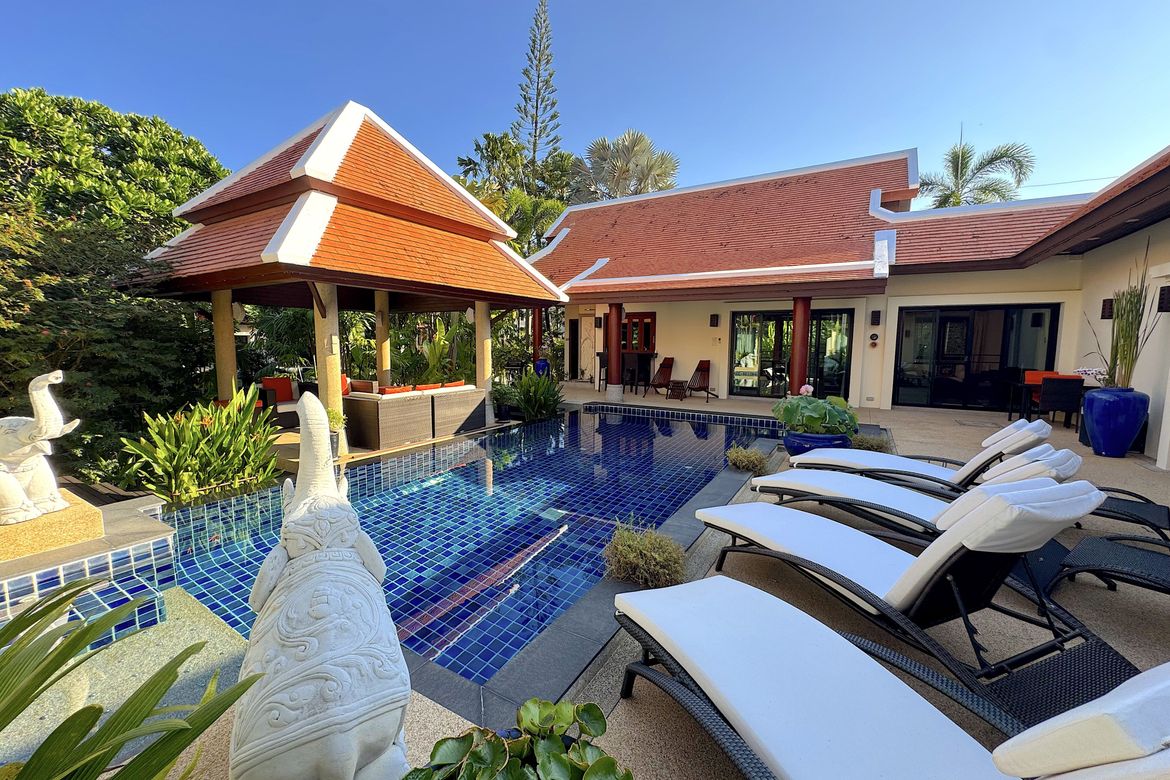 4 Bedrooms villa to rent at Naiharn Baan Bua Estate
