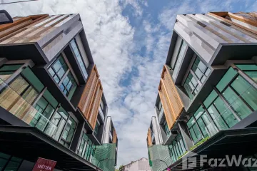 2 Bedroom Townhouse for sale in Hua Mak, Bangkok near MRT Yaek Lam Sali