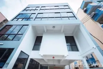 4 Bedroom Office for sale in Huai Khwang, Bangkok