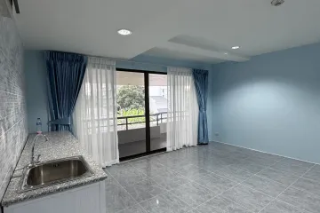 2 Bedroom Condo for sale in Chom Phon, Bangkok near MRT Phahon Yothin