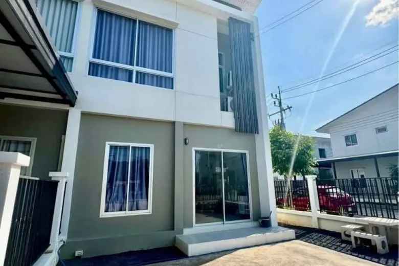 3 Bedroom Townhouse For Rent